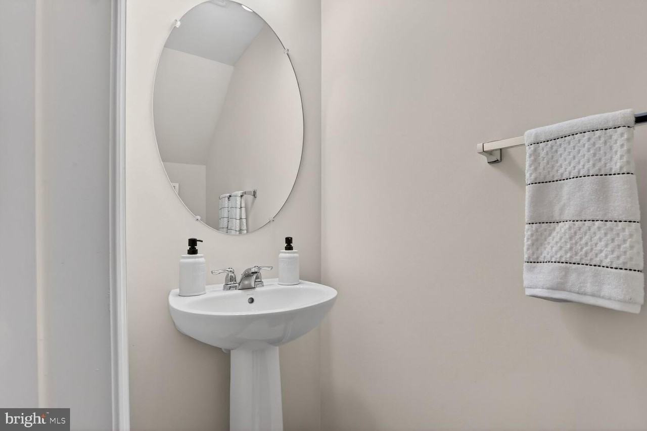 9427 James Macgowan Ln - Photo 7 of 18