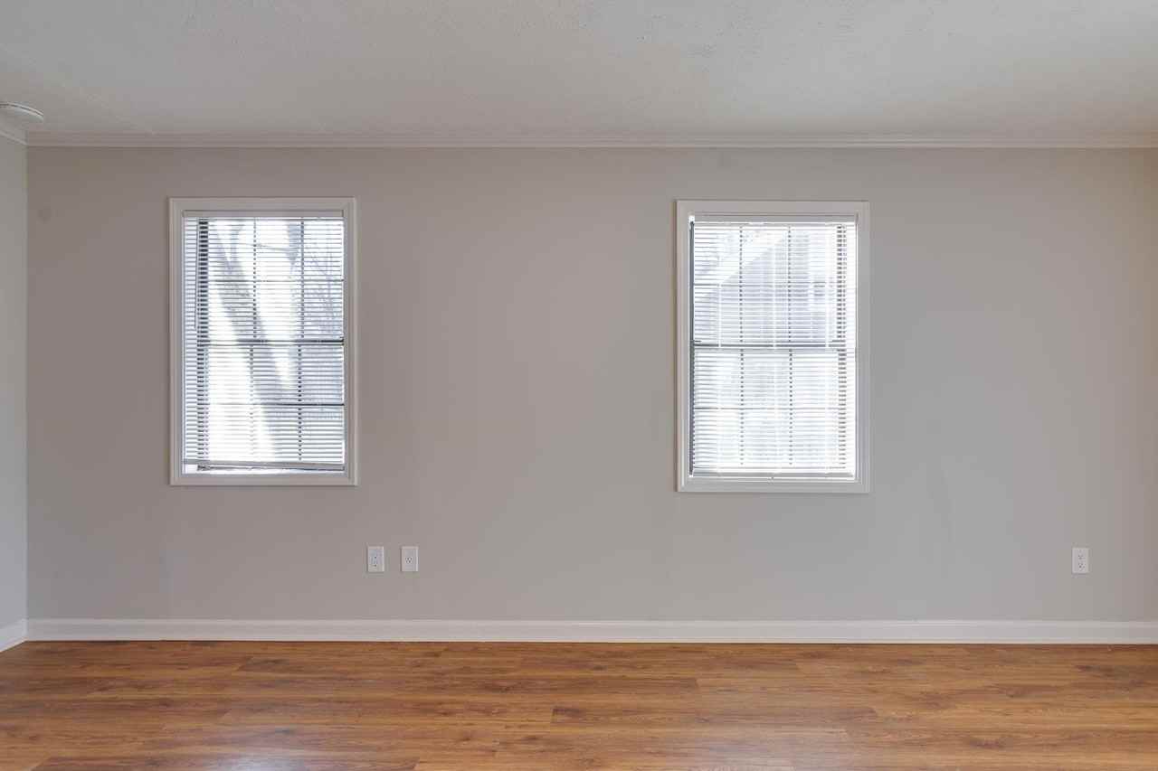 950 Parkhaven Ln - Photo 3 of 31