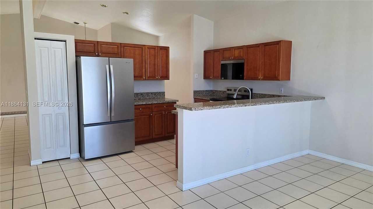 3406 Sw Coco Palm Dr - Photo 2 of 14