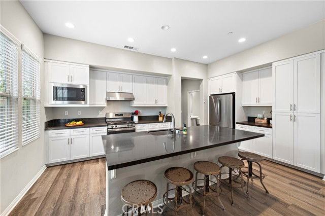 107 Sencillo Pl - Photo 4 of 8