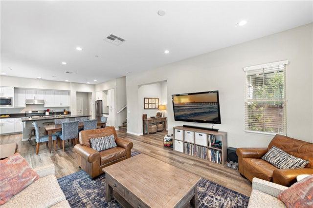 107 Sencillo Pl - Photo 6 of 8