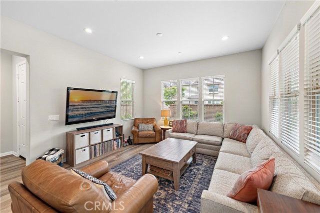 107 Sencillo Pl - Photo 7 of 8