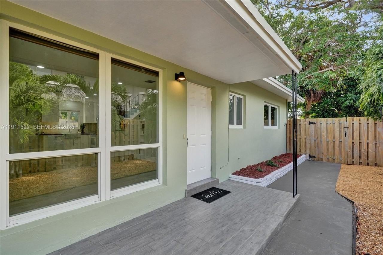 3033 Ne 20th Ter #2 - Photo 4 of 22