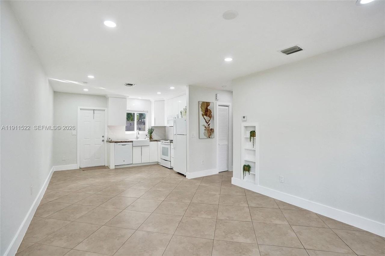 3033 Ne 20th Ter #2 - Photo 7 of 22