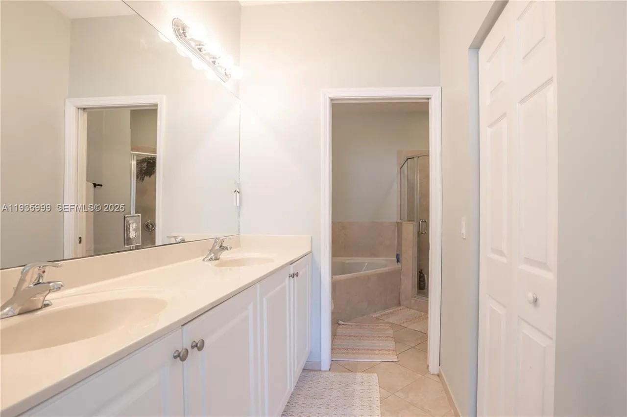 11334 Sw 236th St - Photo 3 of 8