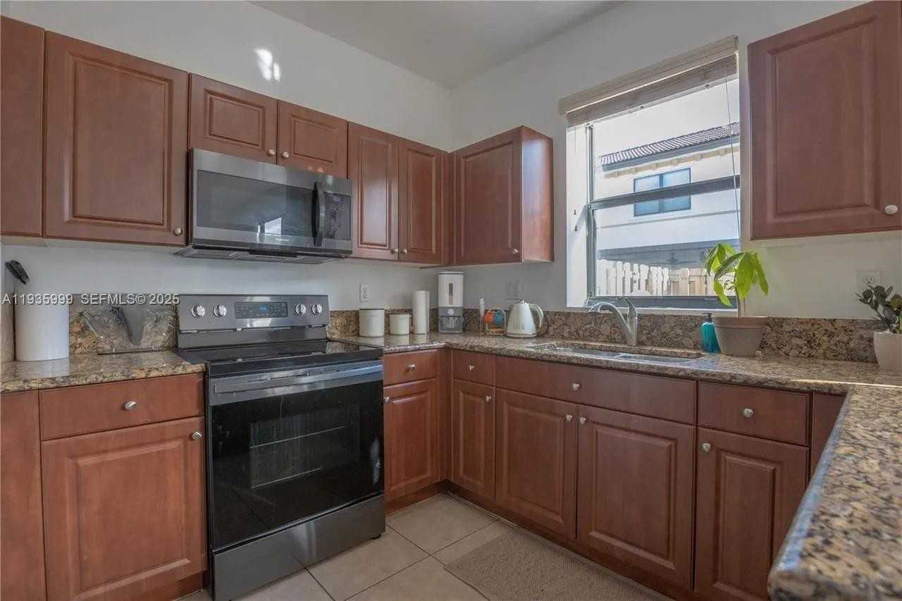 11334 Sw 236th St - Photo 4 of 8