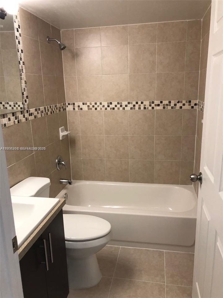 1400 San Remo Cir #1400 - Photo 6 of 8