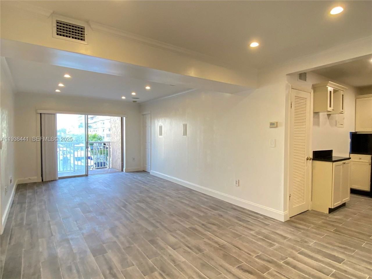 17051 Ne 35th Ave #208 - Photo 4 of 8