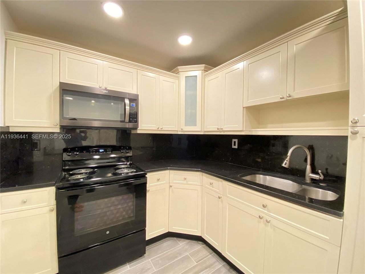 17051 Ne 35th Ave #208 - Photo 5 of 8