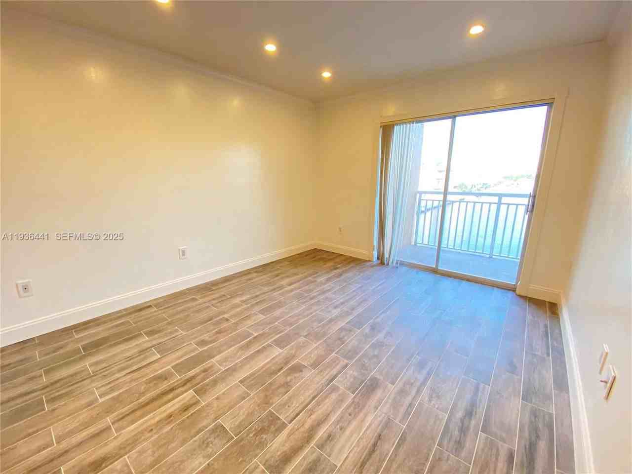 17051 Ne 35th Ave #208 - Photo 7 of 8