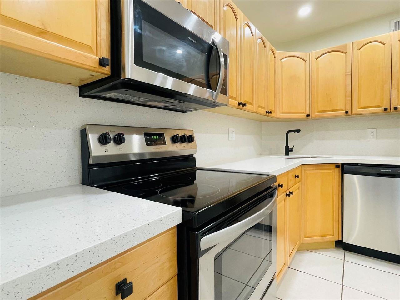 1950 N Andrews Ave #216D - Photo 3 of 8