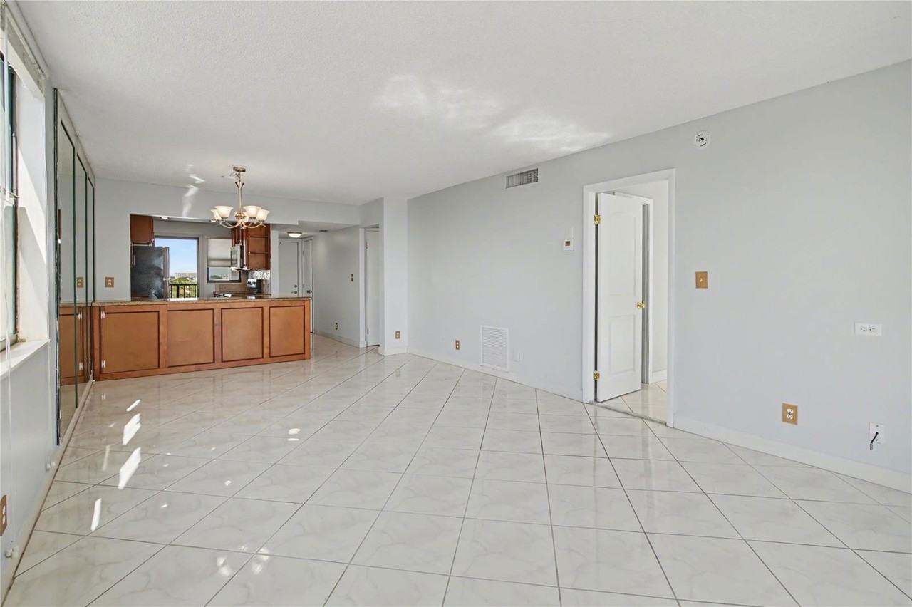 801 N Ocean Blvd #604 - Photo 4 of 8