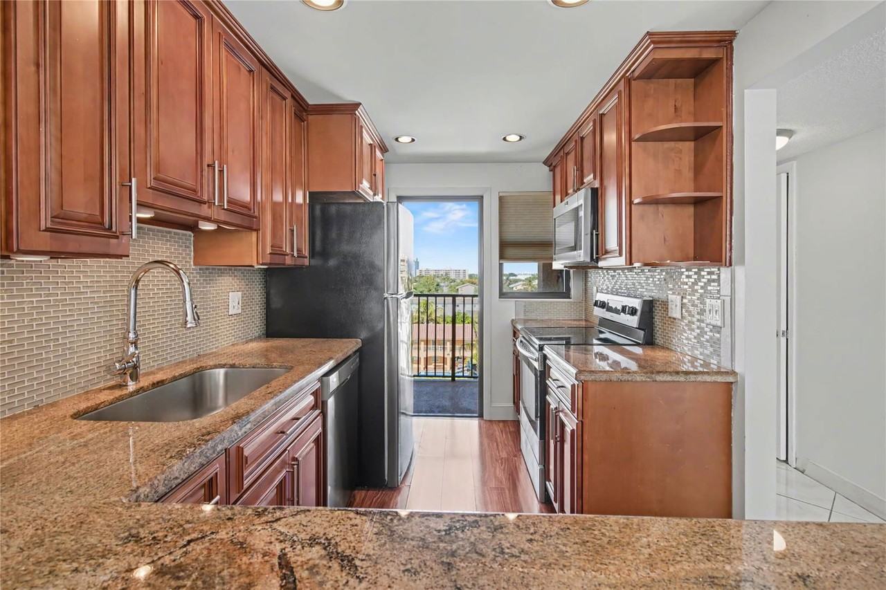 801 N Ocean Blvd #604 - Photo 5 of 8