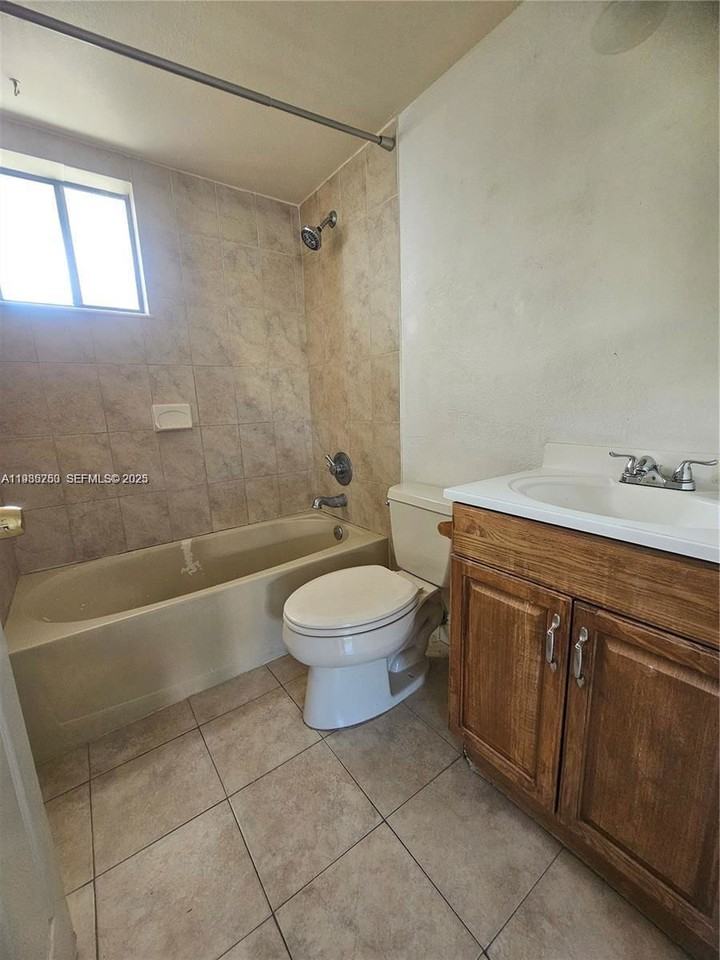 5460 W 21st Ct #310 - Photo 4 of 8