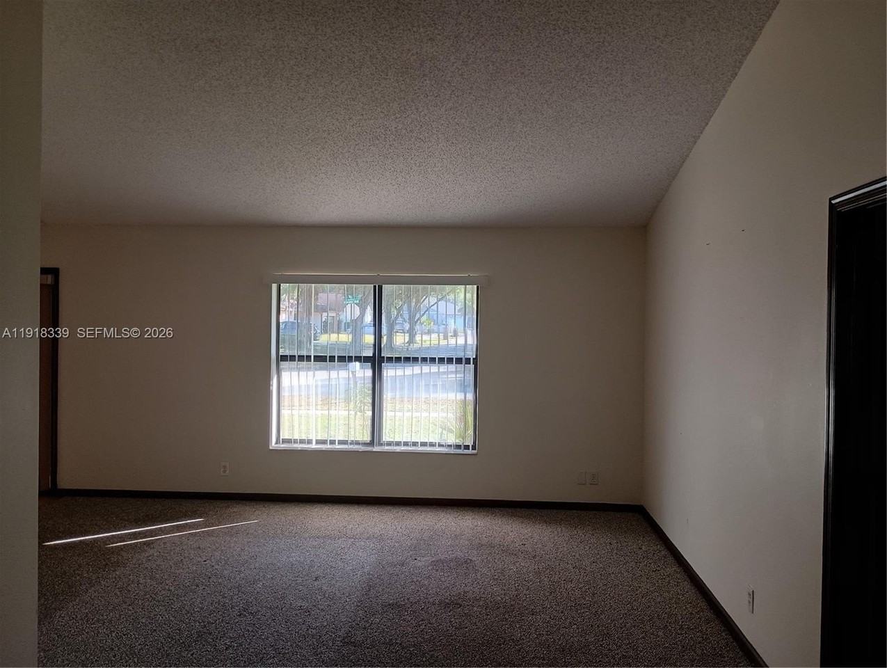 1125 Nw 78th Ave - Photo 5 of 18