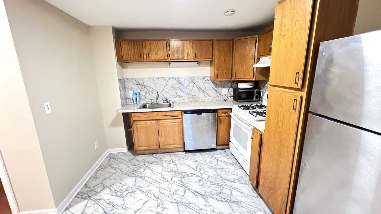 52 Tufts Ave #2 - Photo 4 of 8