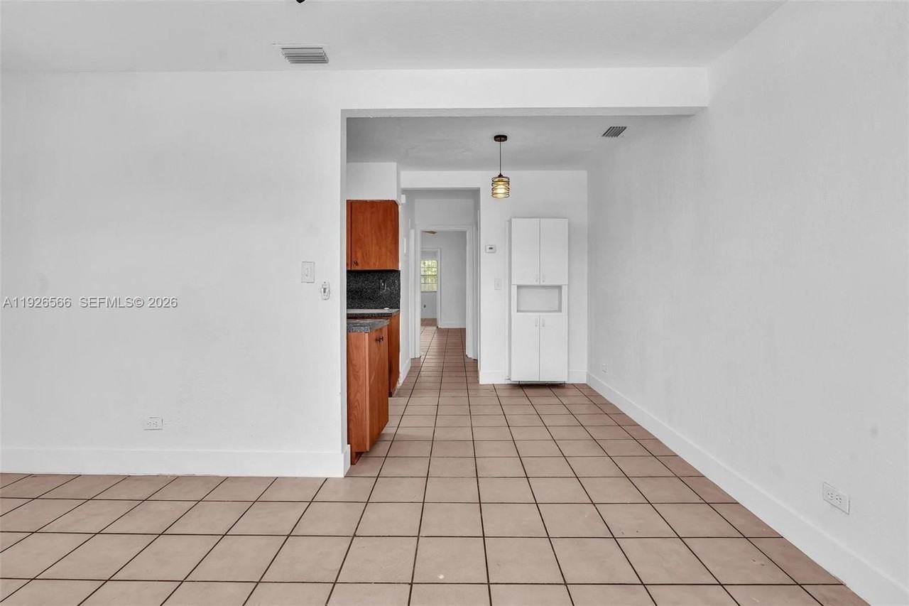 2839 Sw 24th St #2 - Photo 3 of 15