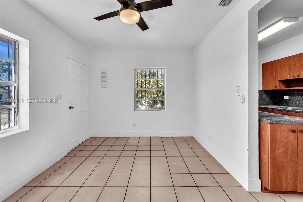 2839 Sw 24th St #2 - Photo 5 of 15