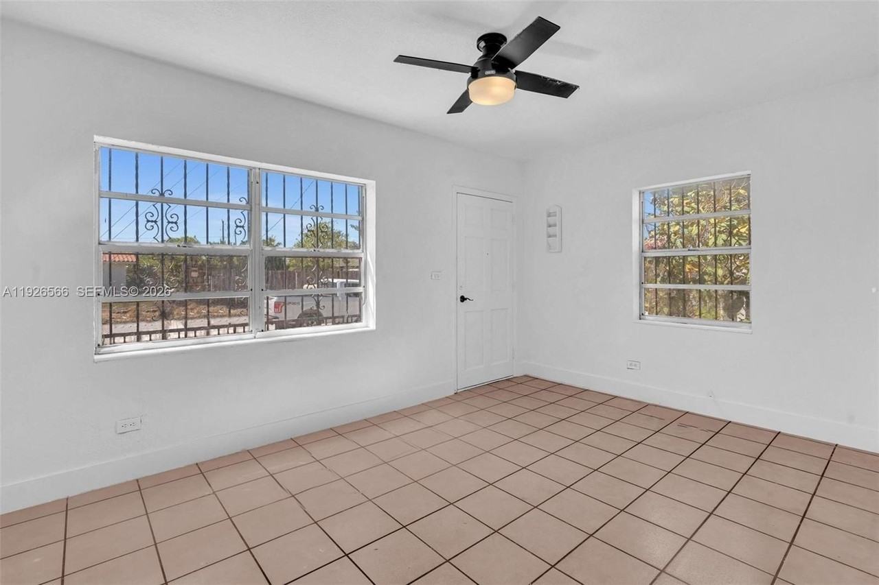 2839 Sw 24th St #2 - Photo 6 of 15