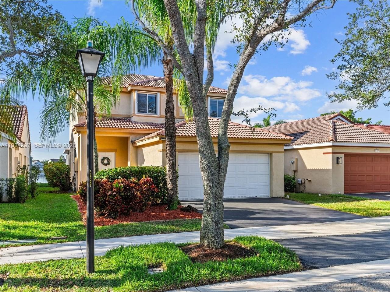 1433 Presidio Dr - Photo 2 of 40