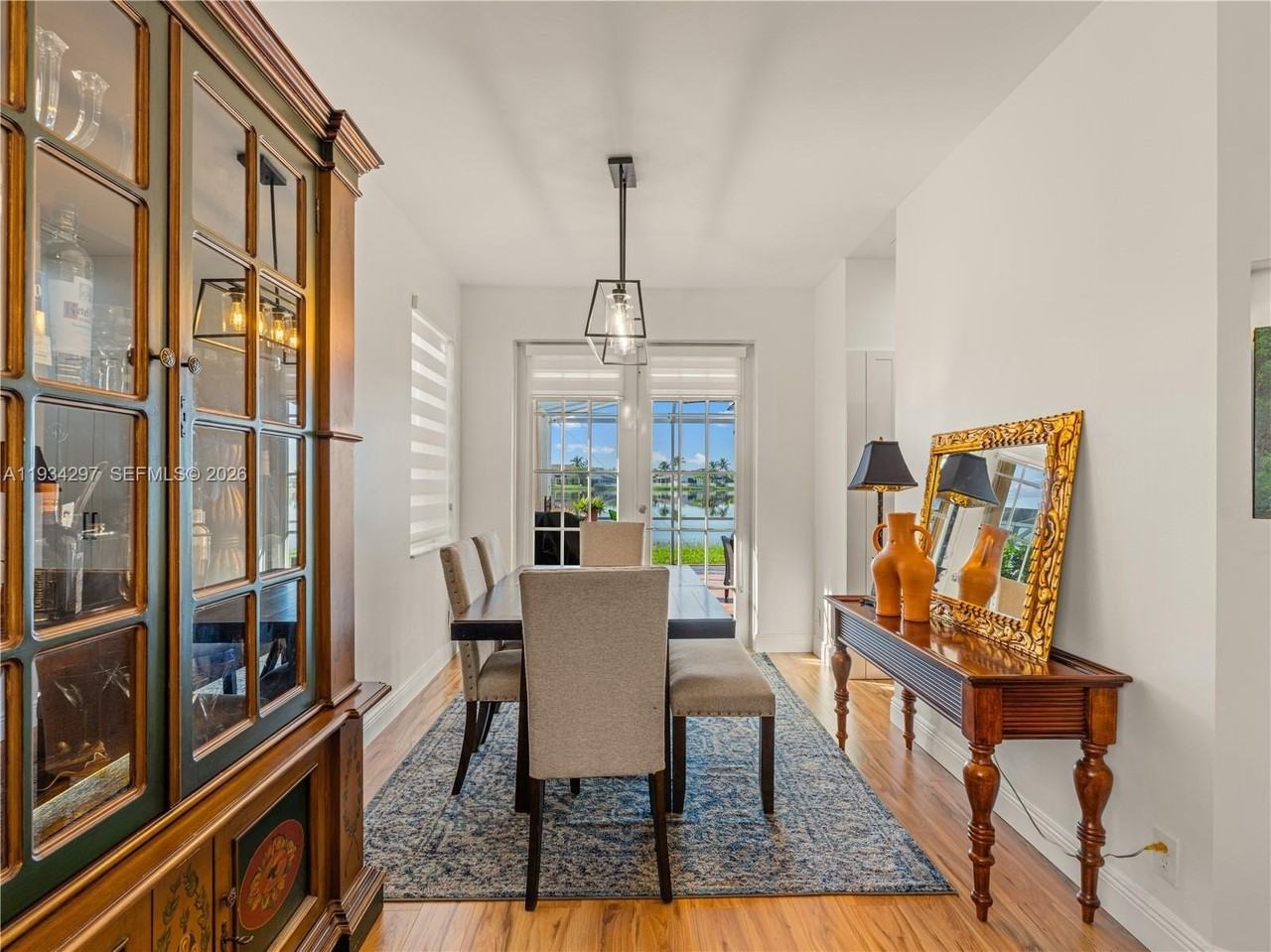 1433 Presidio Dr - Photo 6 of 40