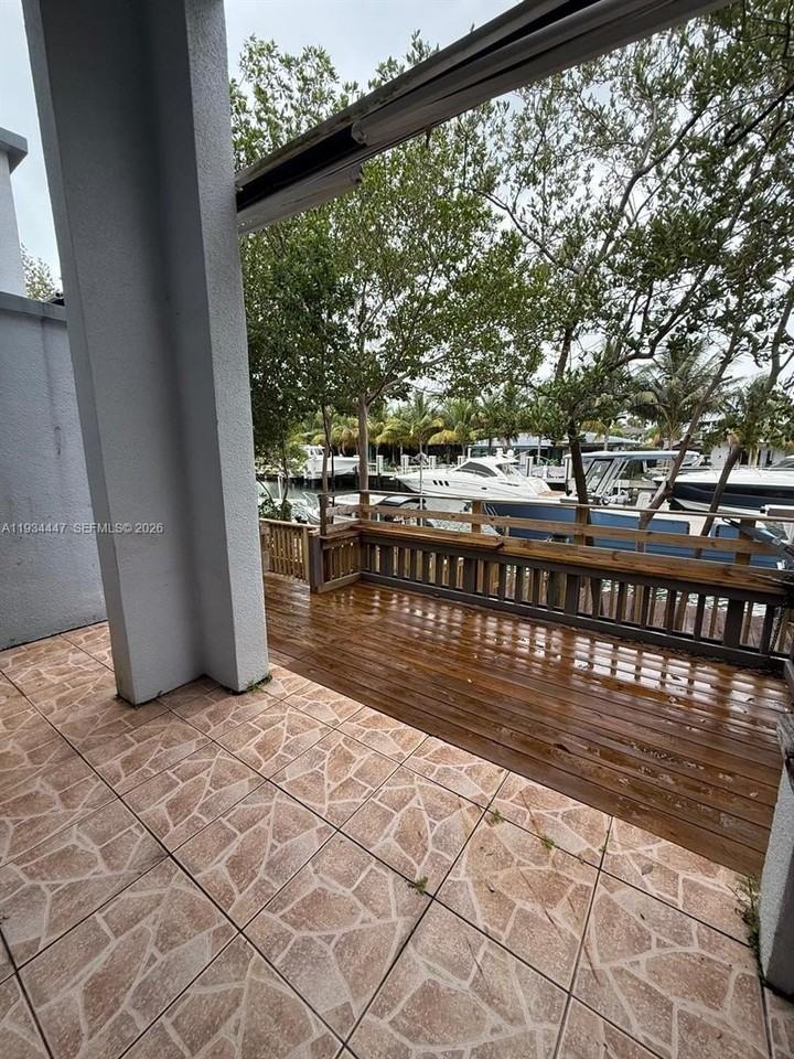 2408 Ne 135th St #2408 - Photo 2 of 9