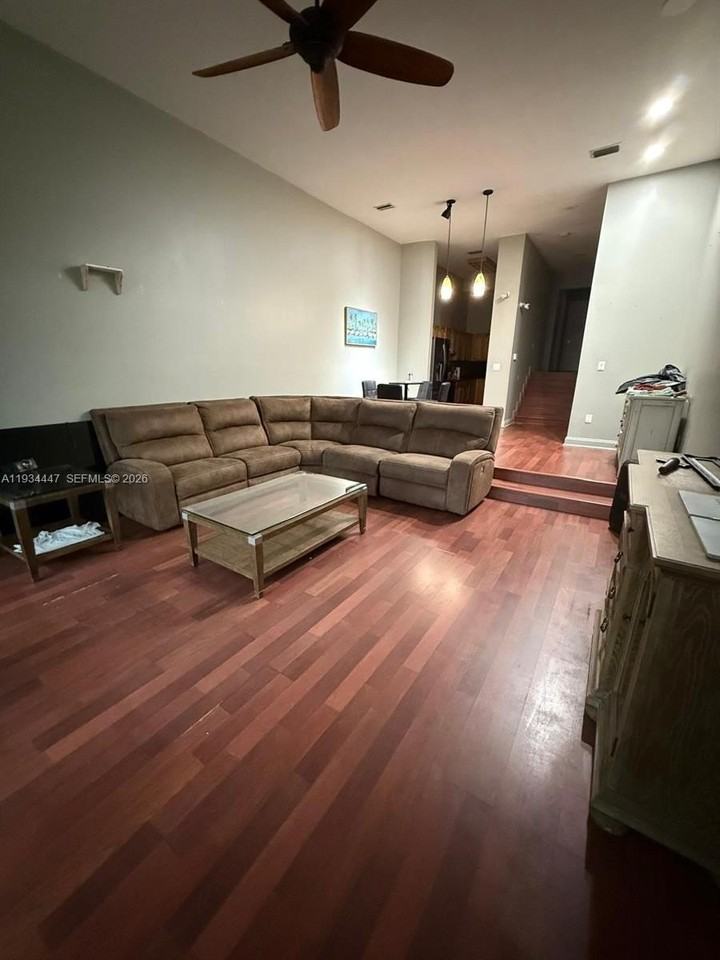 2408 Ne 135th St #2408 - Photo 5 of 9