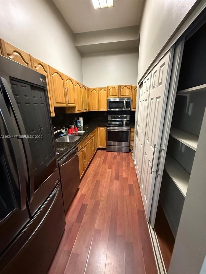 2408 Ne 135th St #2408 - Photo 6 of 9