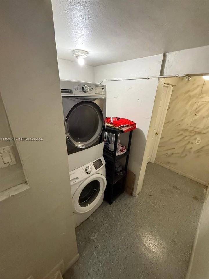 2408 Ne 135th St #2408 - Photo 7 of 9