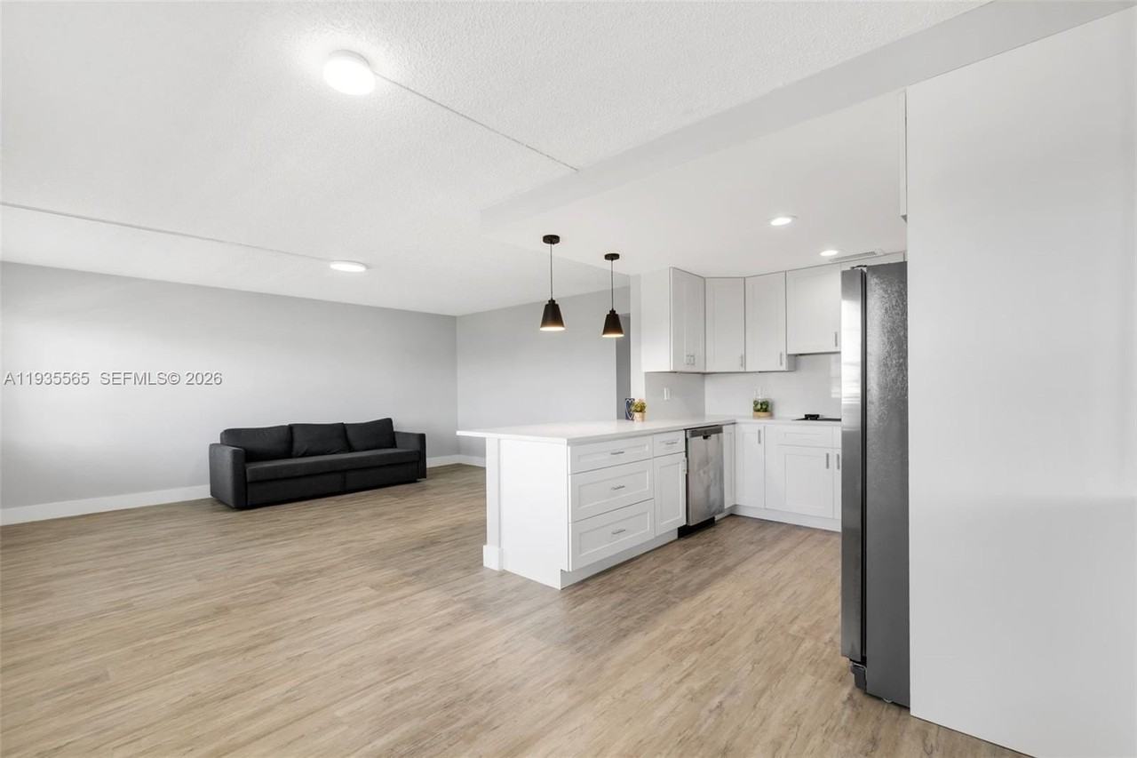 4025 Yarmouth B #4025 - Photo 5 of 30