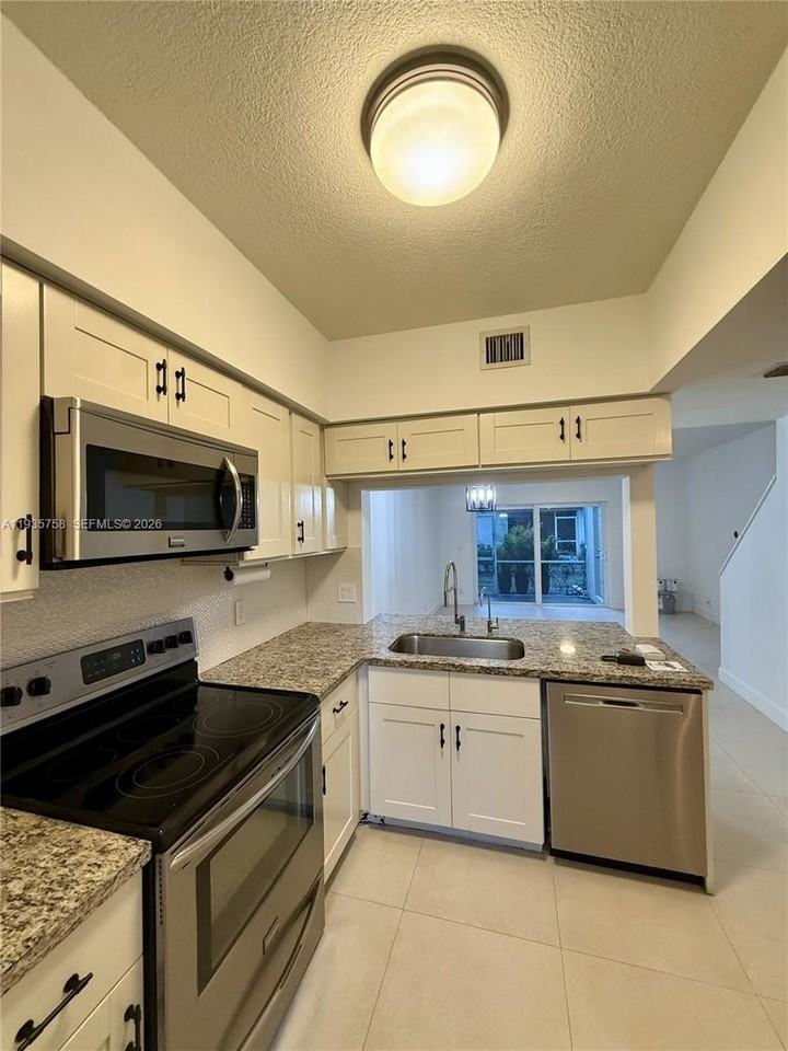 177 Sw 96th Ave - Photo 4 of 15