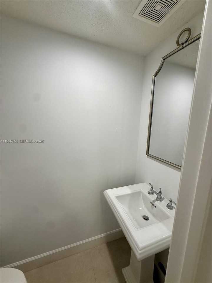 177 Sw 96th Ave - Photo 7 of 15