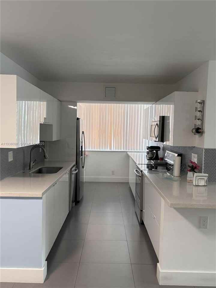 9501 Sw 1st Ct #9501 - Photo 3 of 30