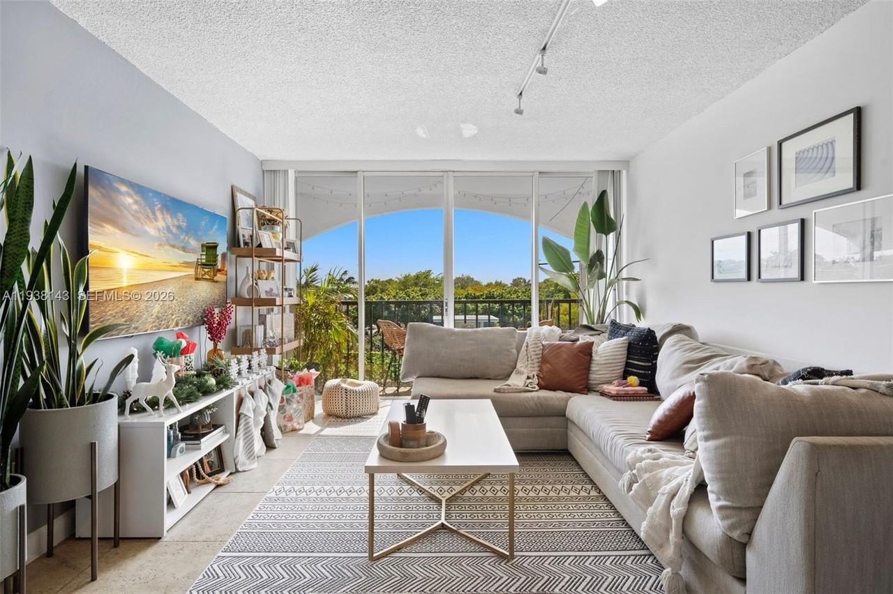 2150 Sw 16th Ave #402 - Photo 2 of 25