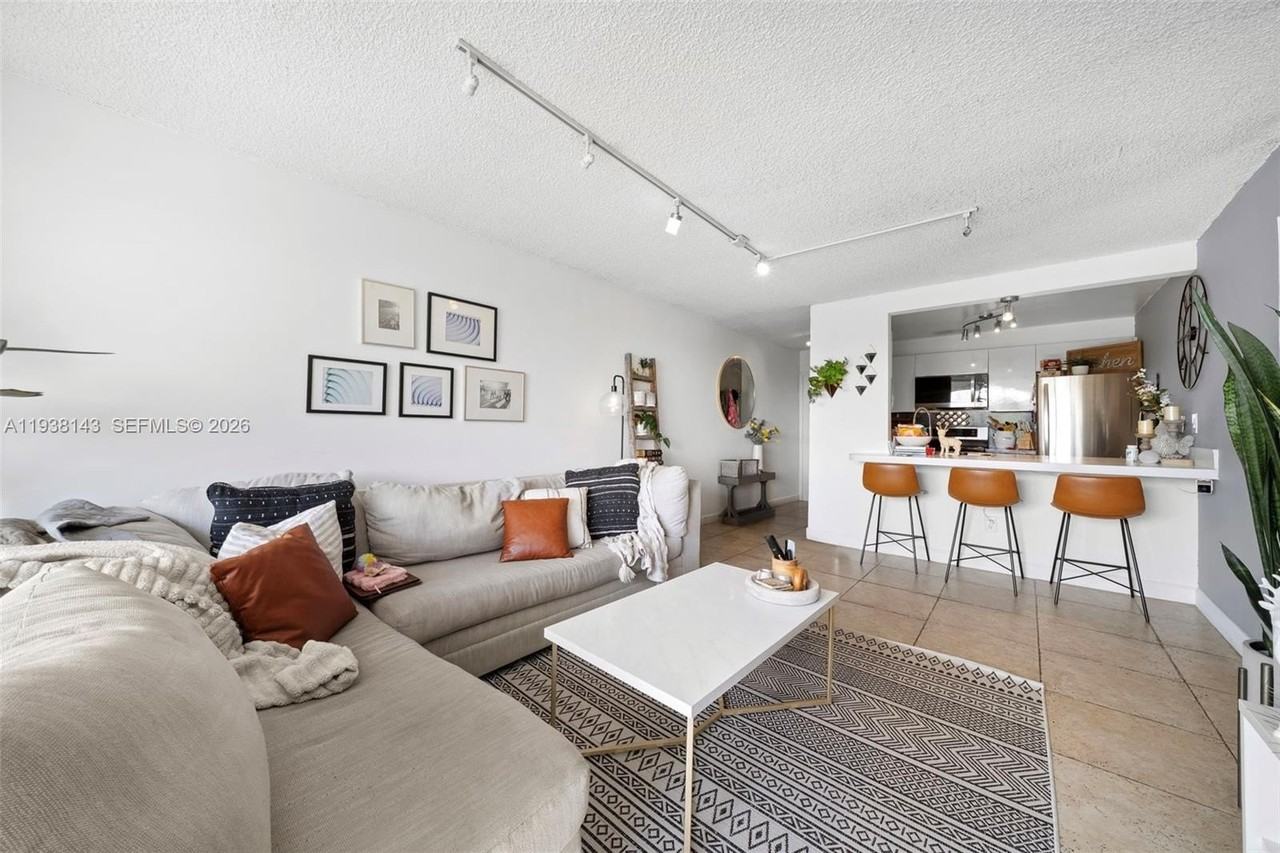 2150 Sw 16th Ave #402 - Photo 3 of 25