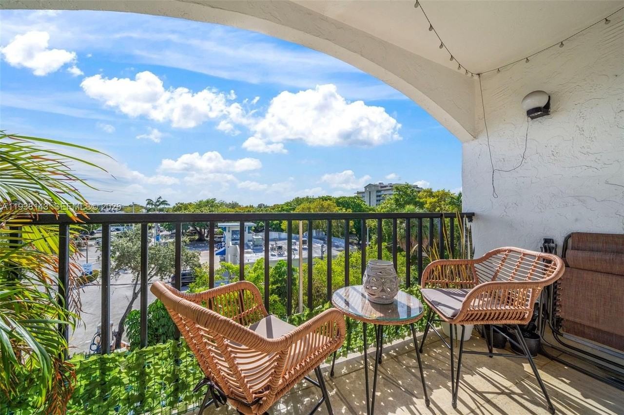 2150 Sw 16th Ave #402 - Photo 4 of 25