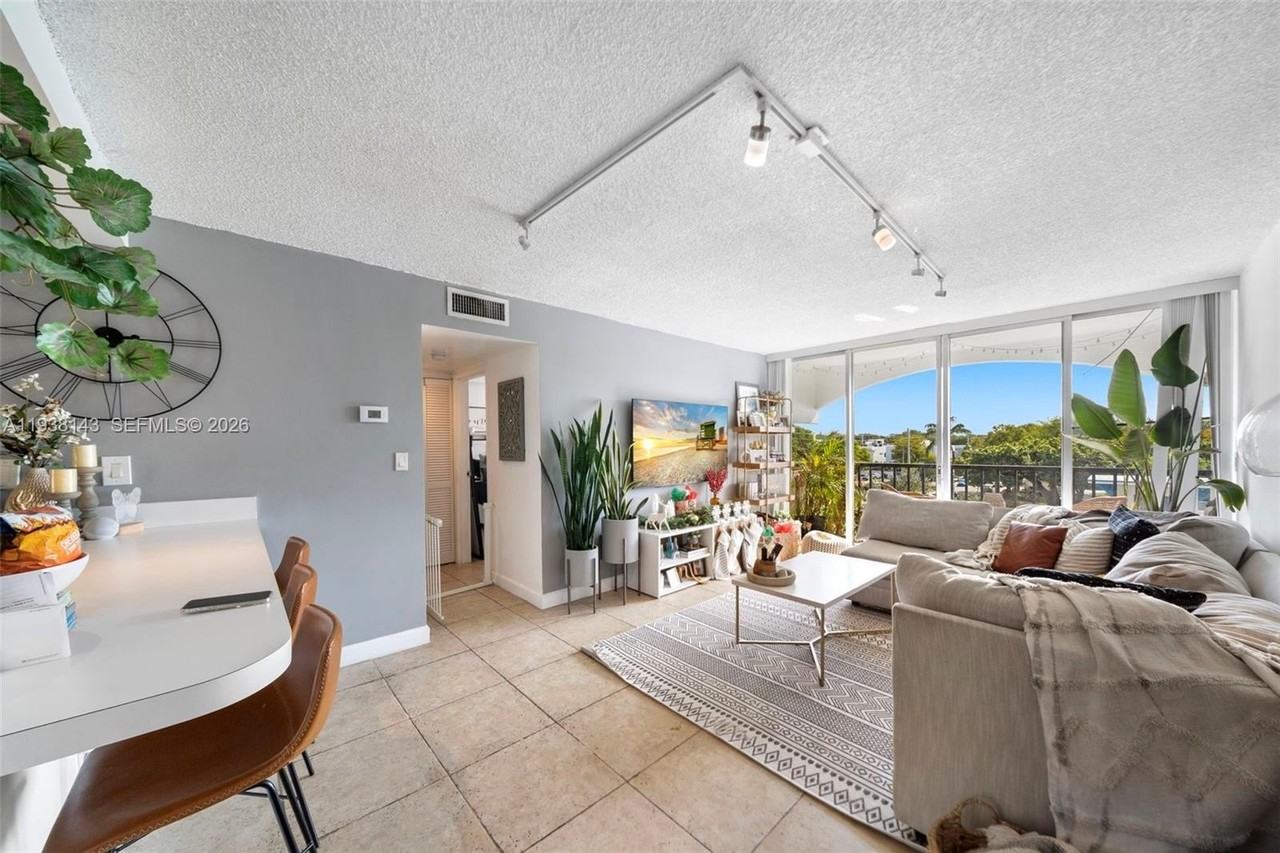 2150 Sw 16th Ave #402 - Photo 6 of 25