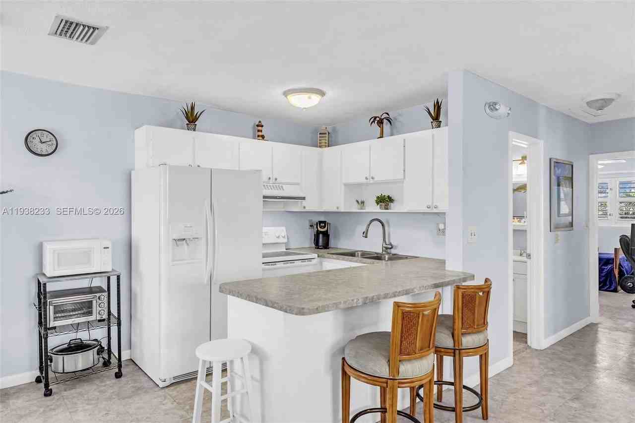 106 Channel Dr #B - Photo 2 of 33