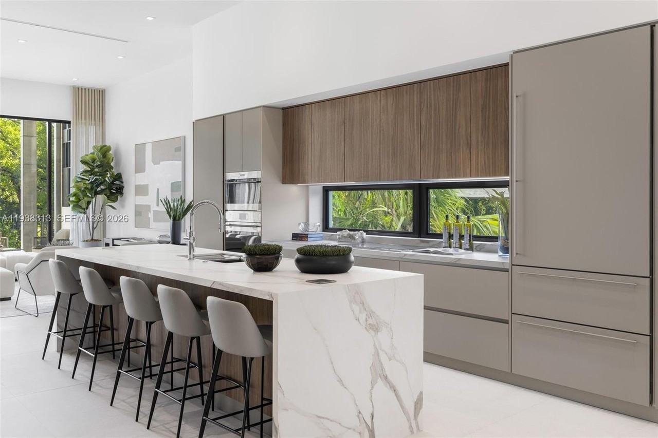 92 Sw 28th Rd #4 - Photo 6 of 32