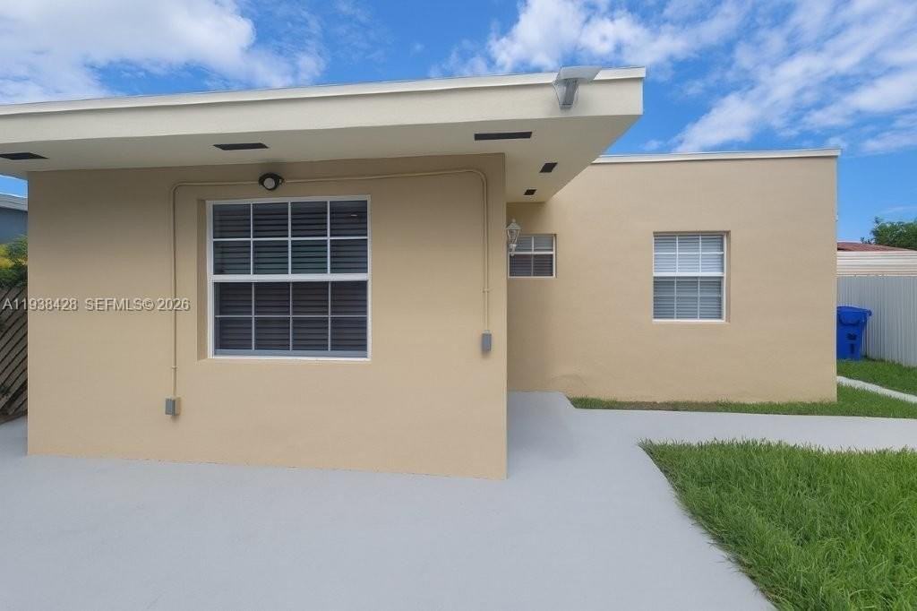 2265 Sw 15th St #REAR - Photo 3 of 16