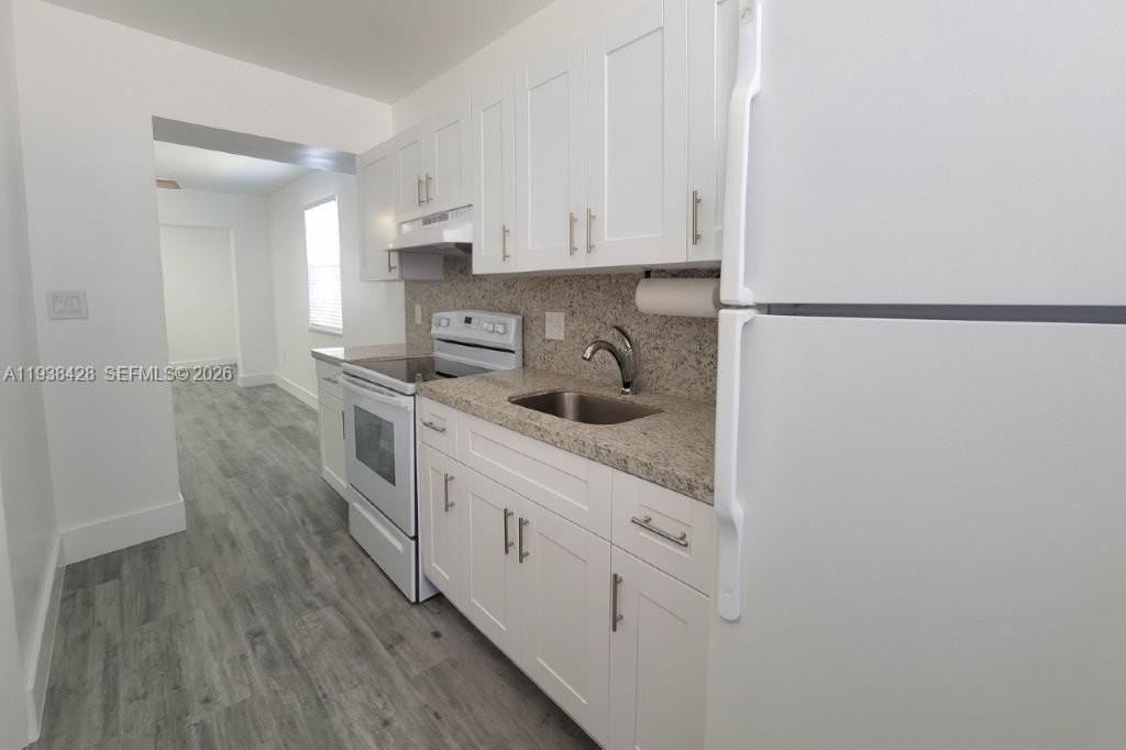 2265 Sw 15th St #REAR - Photo 6 of 16