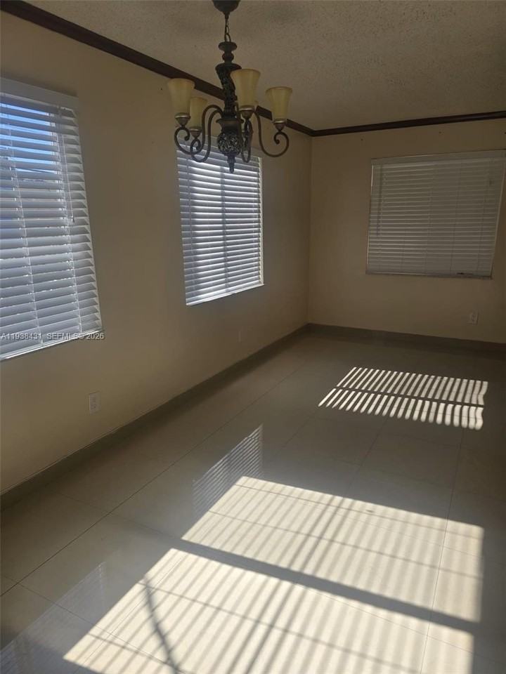 451 S 19th Ave #8 - Photo 4 of 16