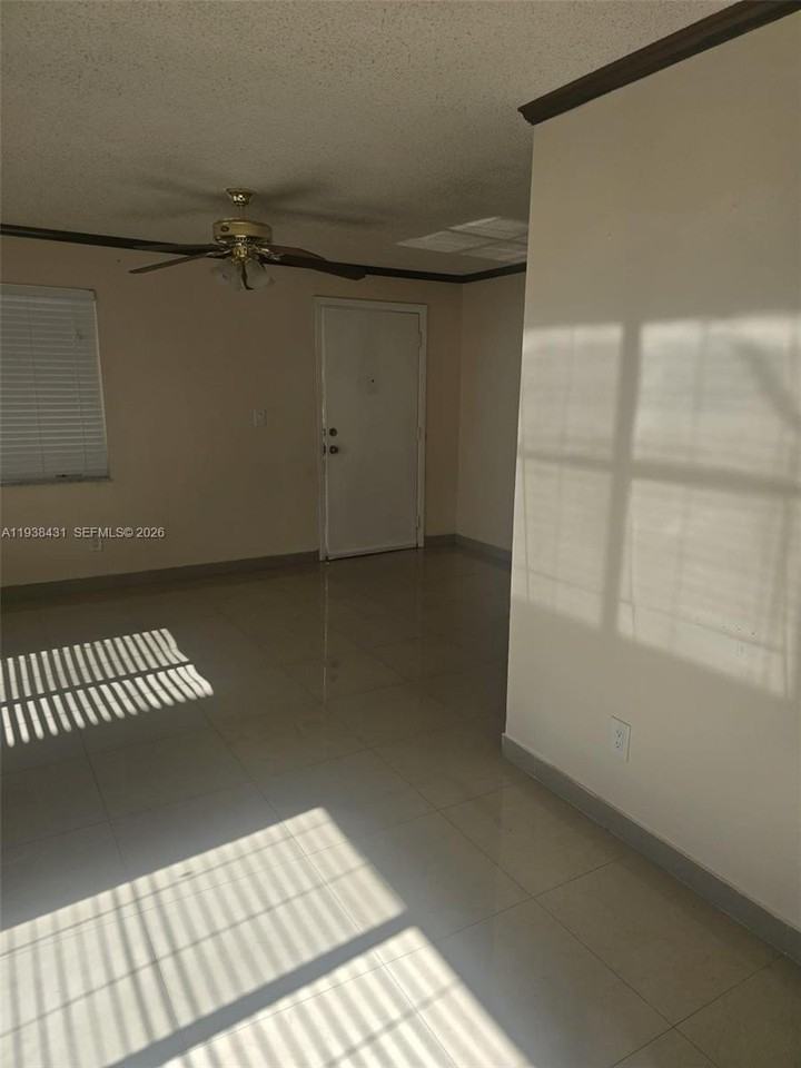 451 S 19th Ave #8 - Photo 6 of 16