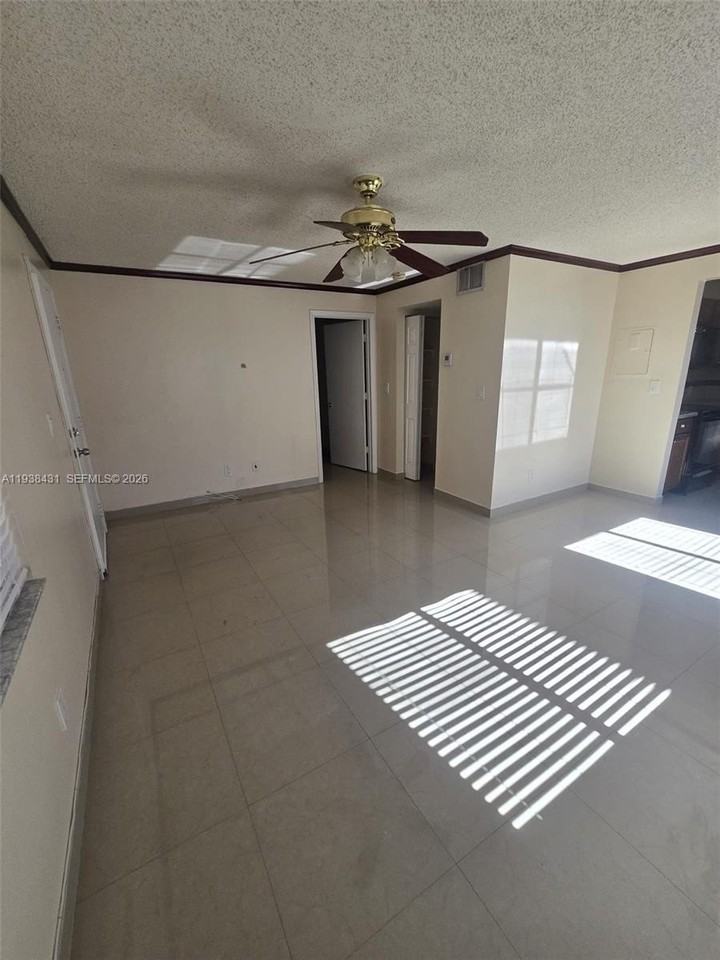 451 S 19th Ave #8 - Photo 7 of 16