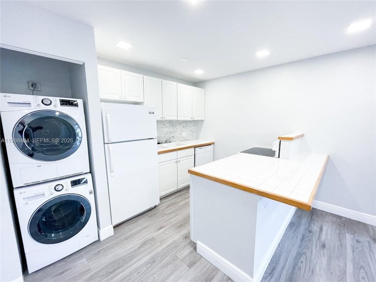 1826 My Pl - Photo 2 of 9