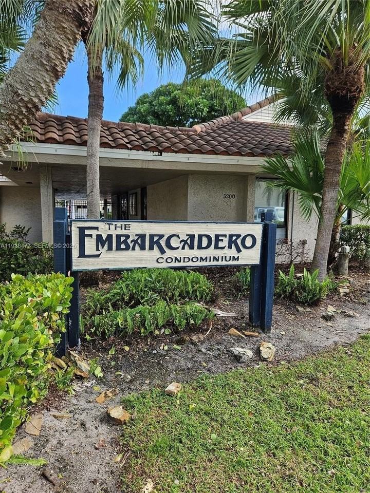 5320 Ne 6th Ave #D22 - Photo 2 of 24