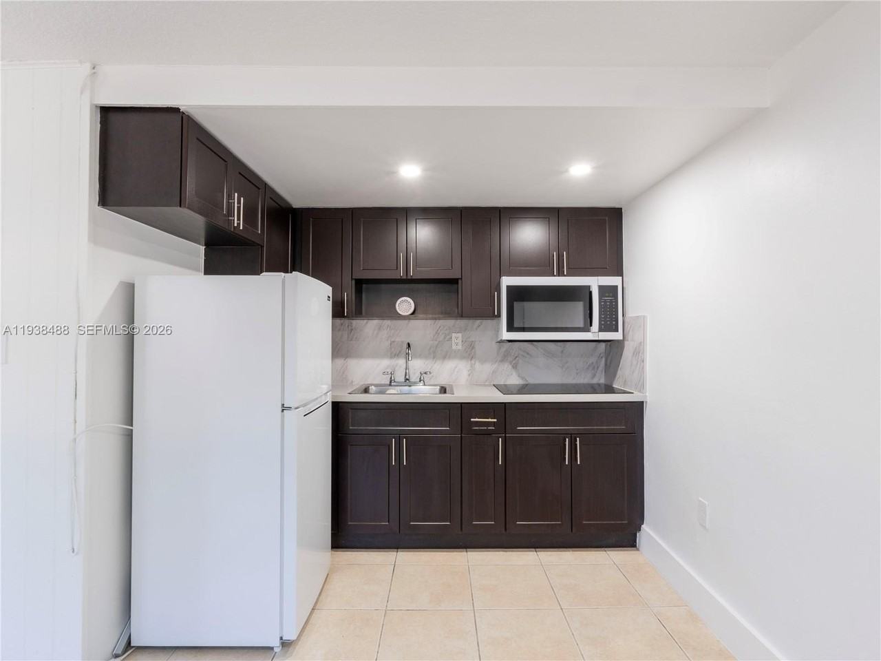 3360 Sw 6th St - Photo 7 of 17