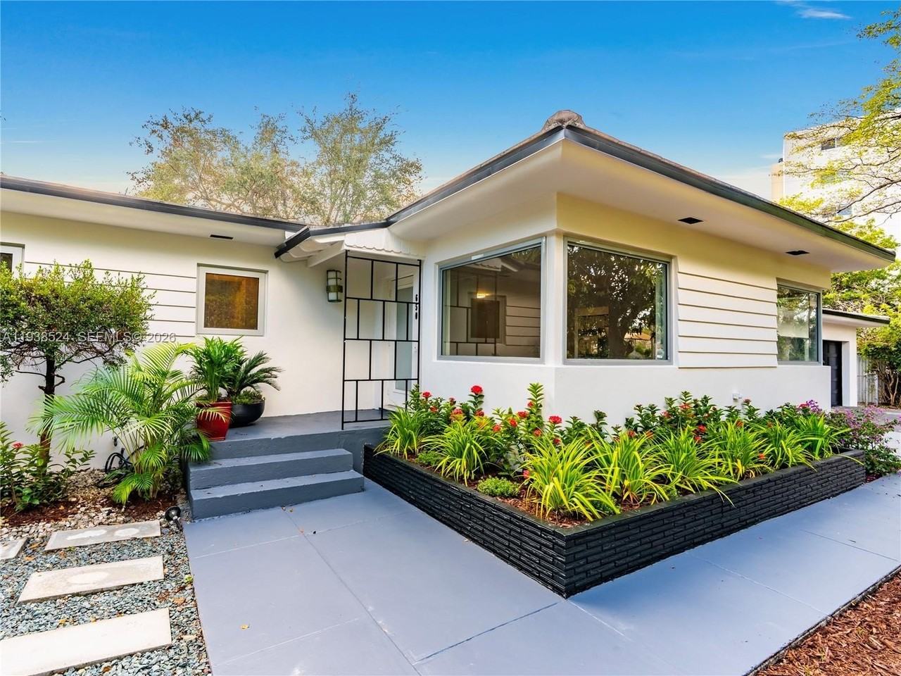 650 Ne 60th St - Photo 2 of 21