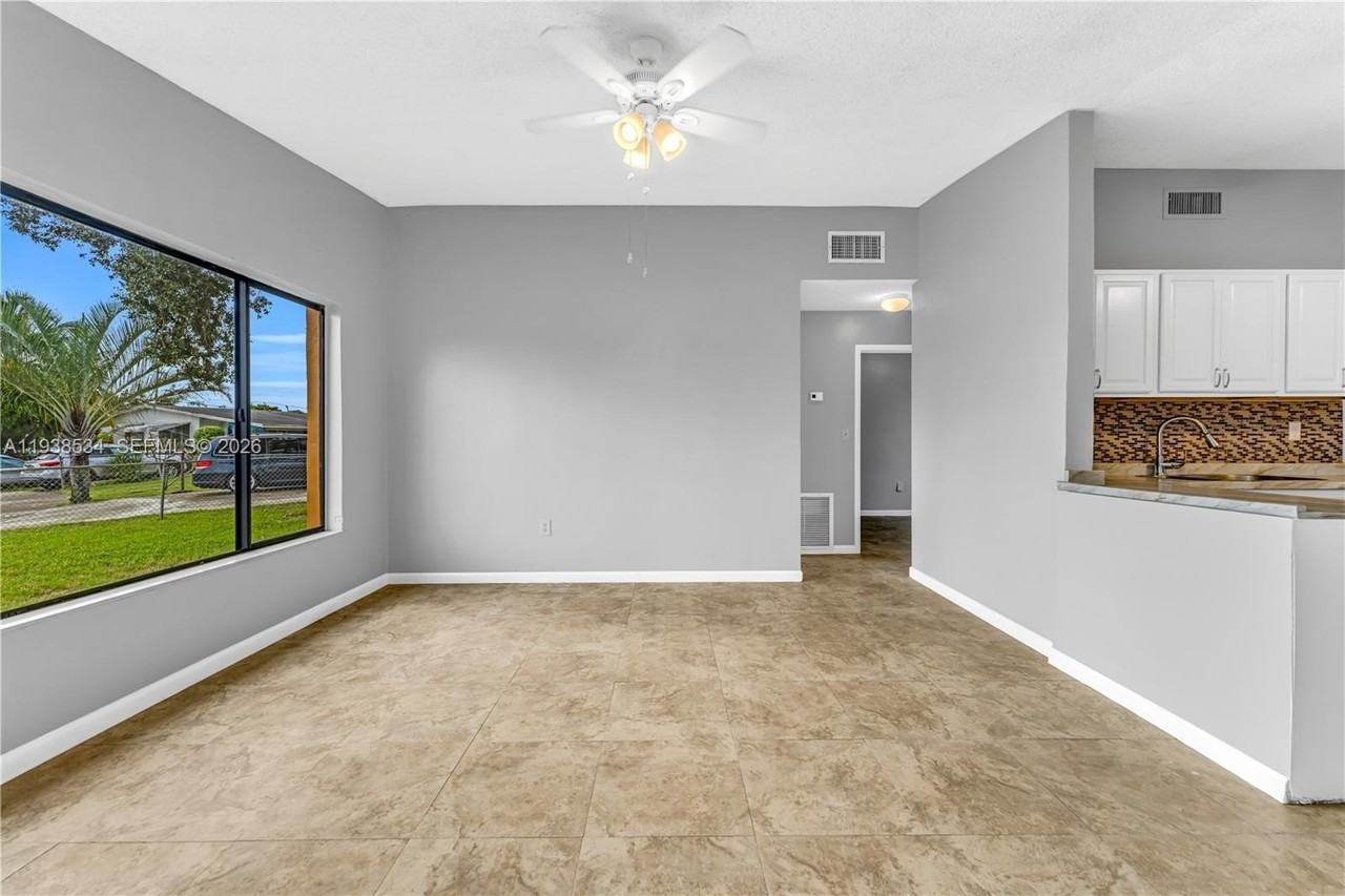 4220 Sw 36th St - Photo 3 of 28