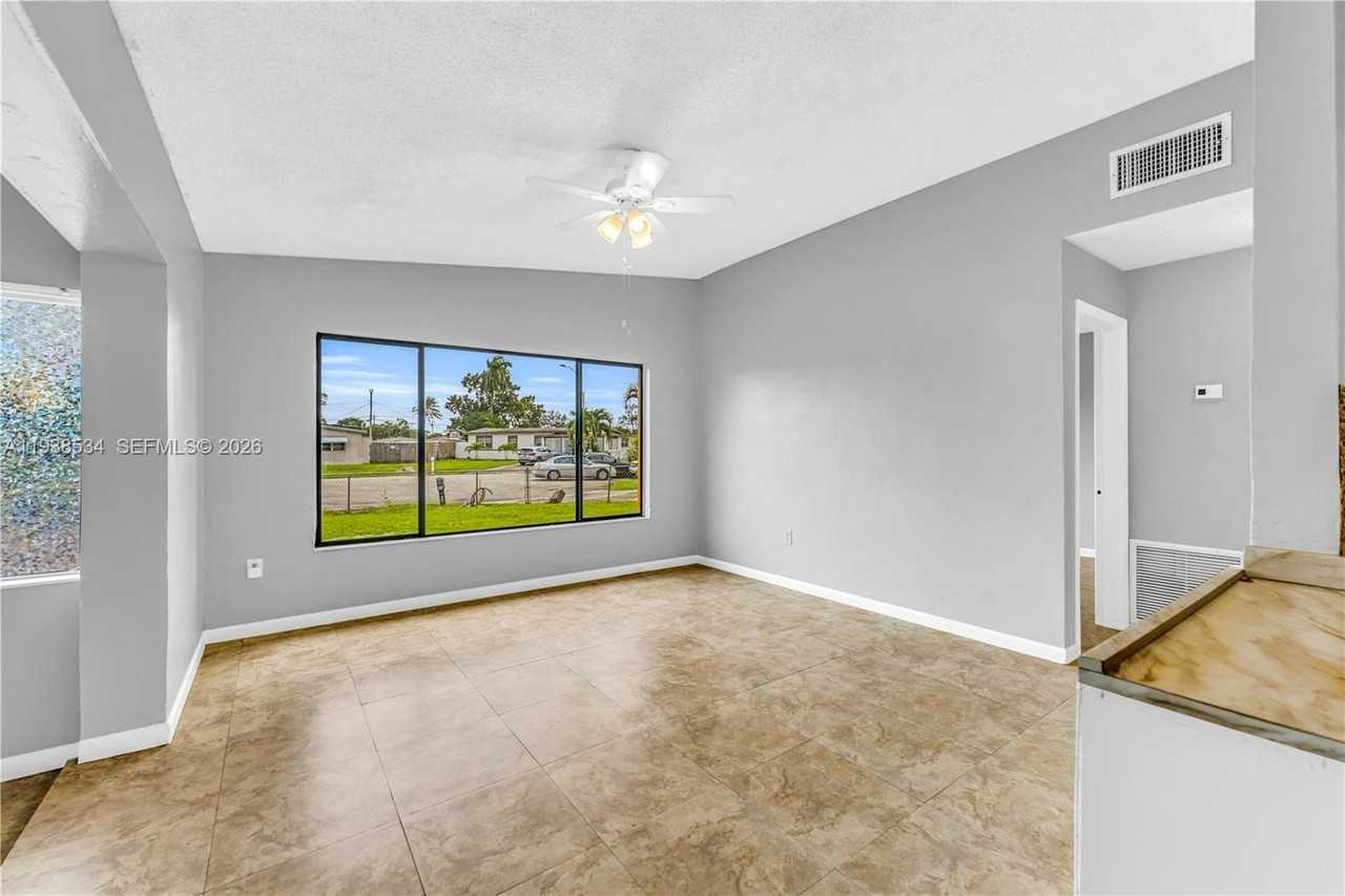 4220 Sw 36th St - Photo 4 of 28